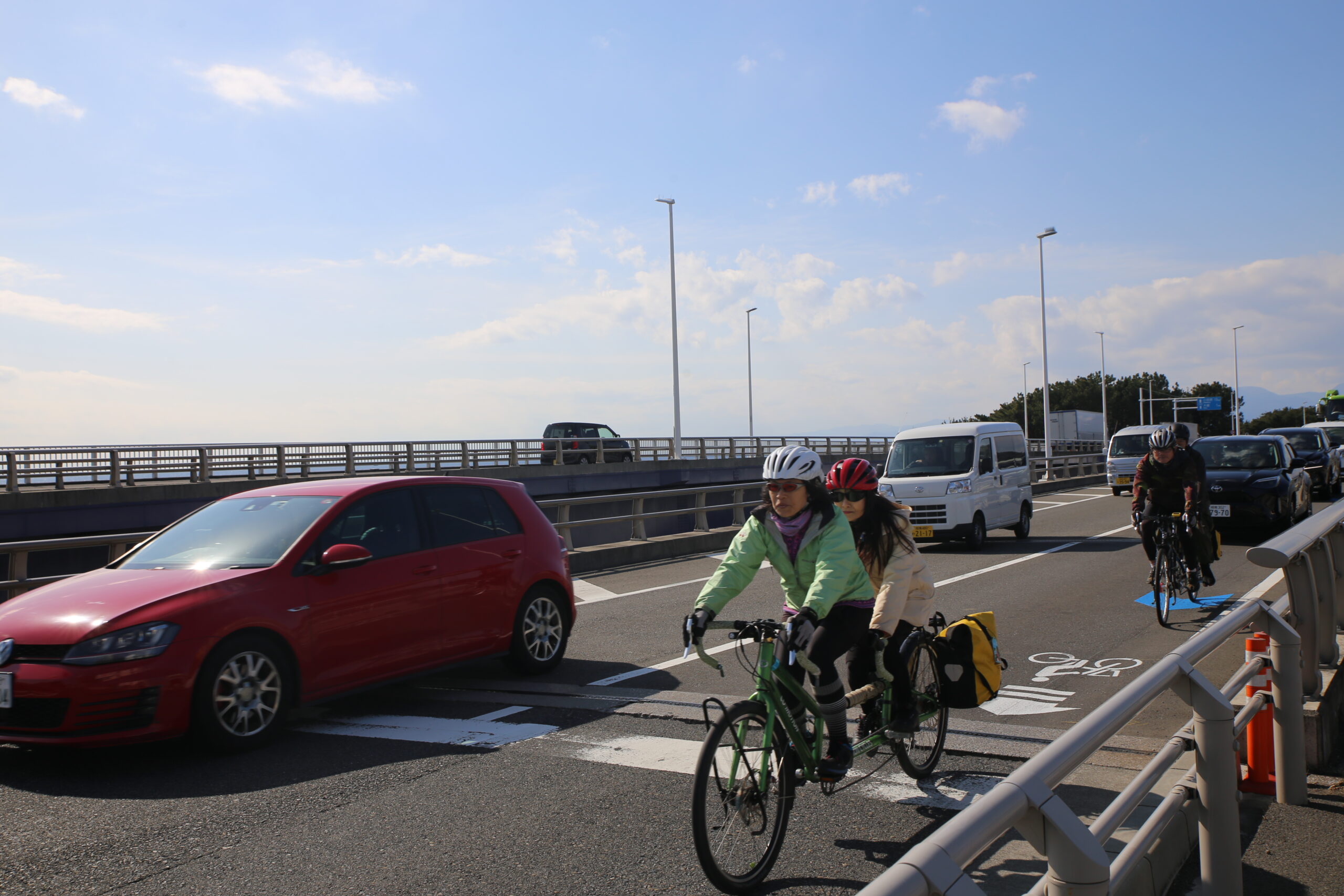   タンデム自転車で湘南のサイクリングルートを走る